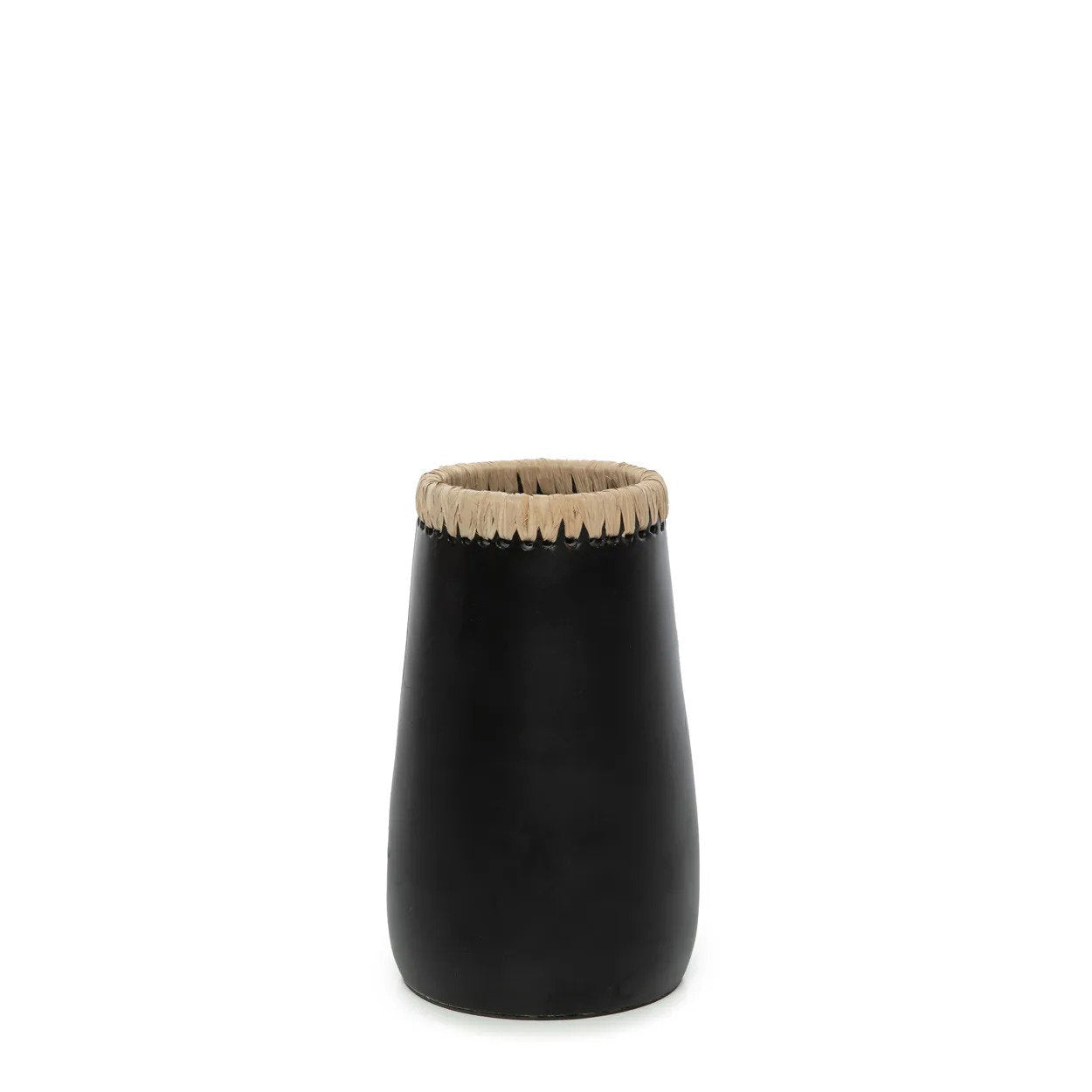 Sneaky vase – terracotta with raffia details in black