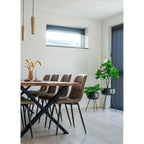 Middelfart Eetkamerstoel - Stoel in lichtbruine microvezel met zwarte poten (set van 2)