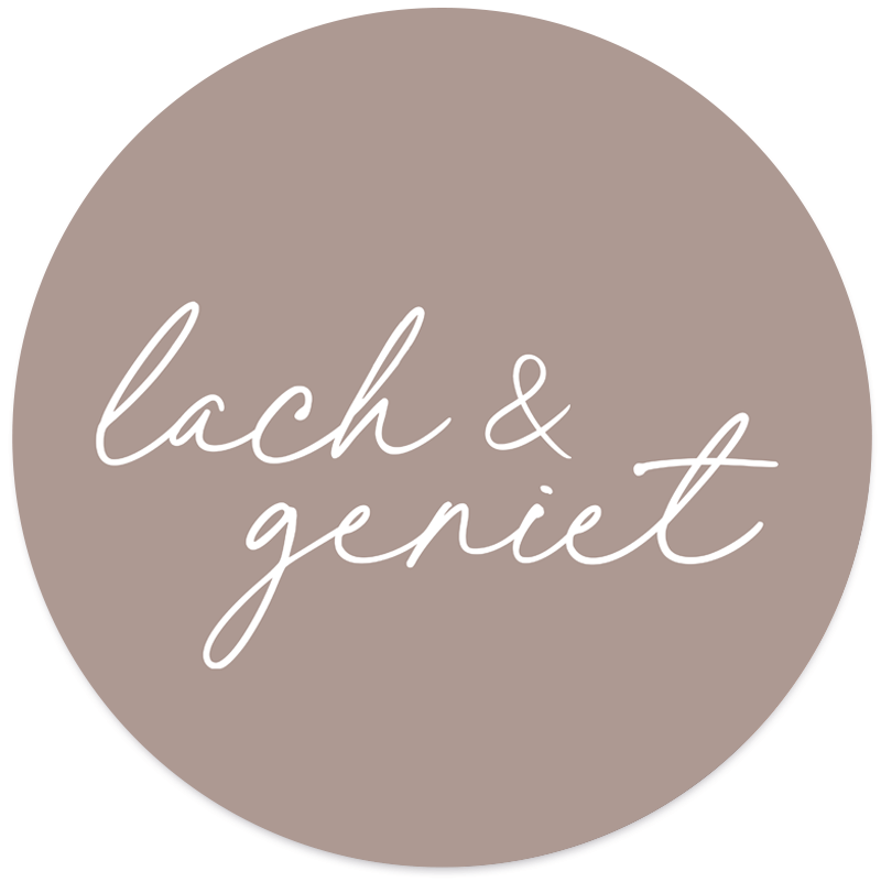 Muurcirkel Lach & Geniet Taupe