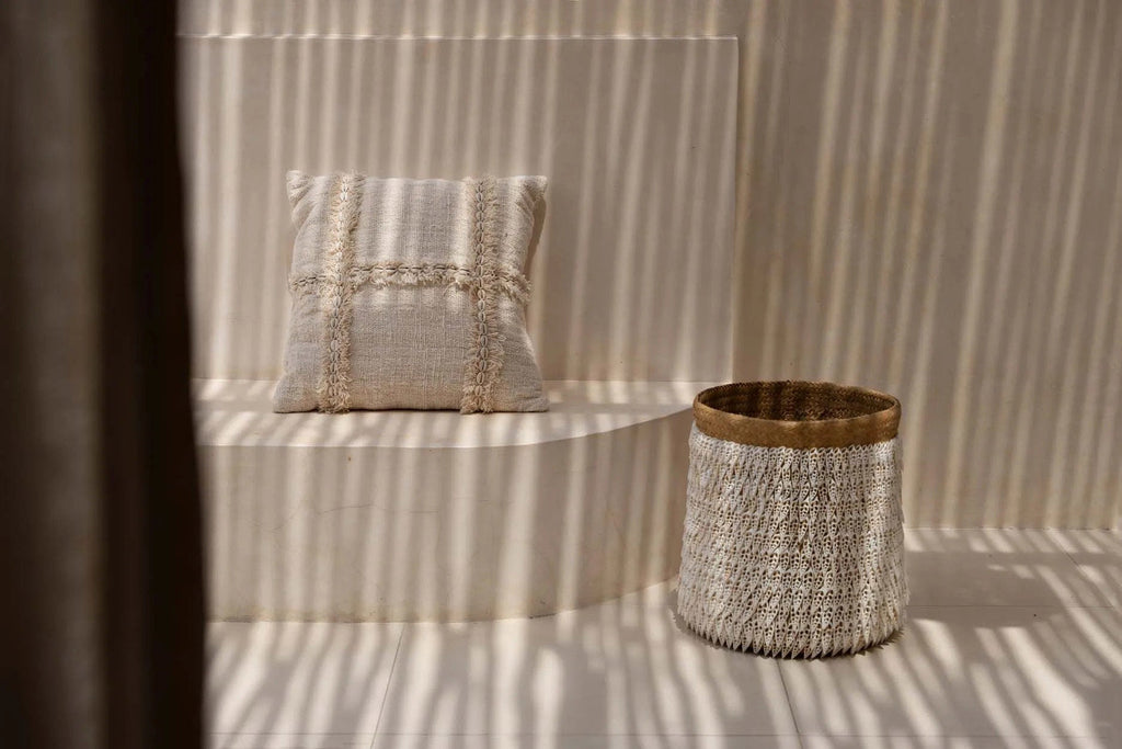 Mand Pandan Mand #2 – handgemaakt uit pandan met schelpen in natuurlijk wit