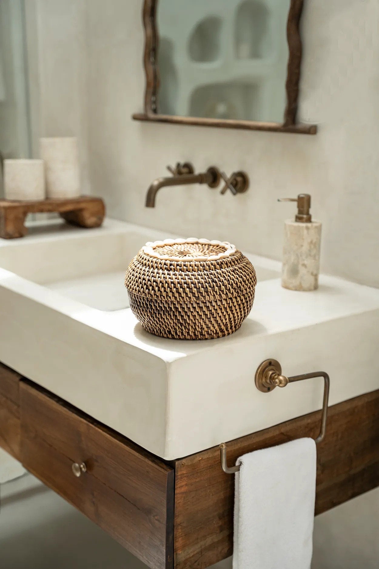 The Colonial Peek-a-Boo Basket - Small