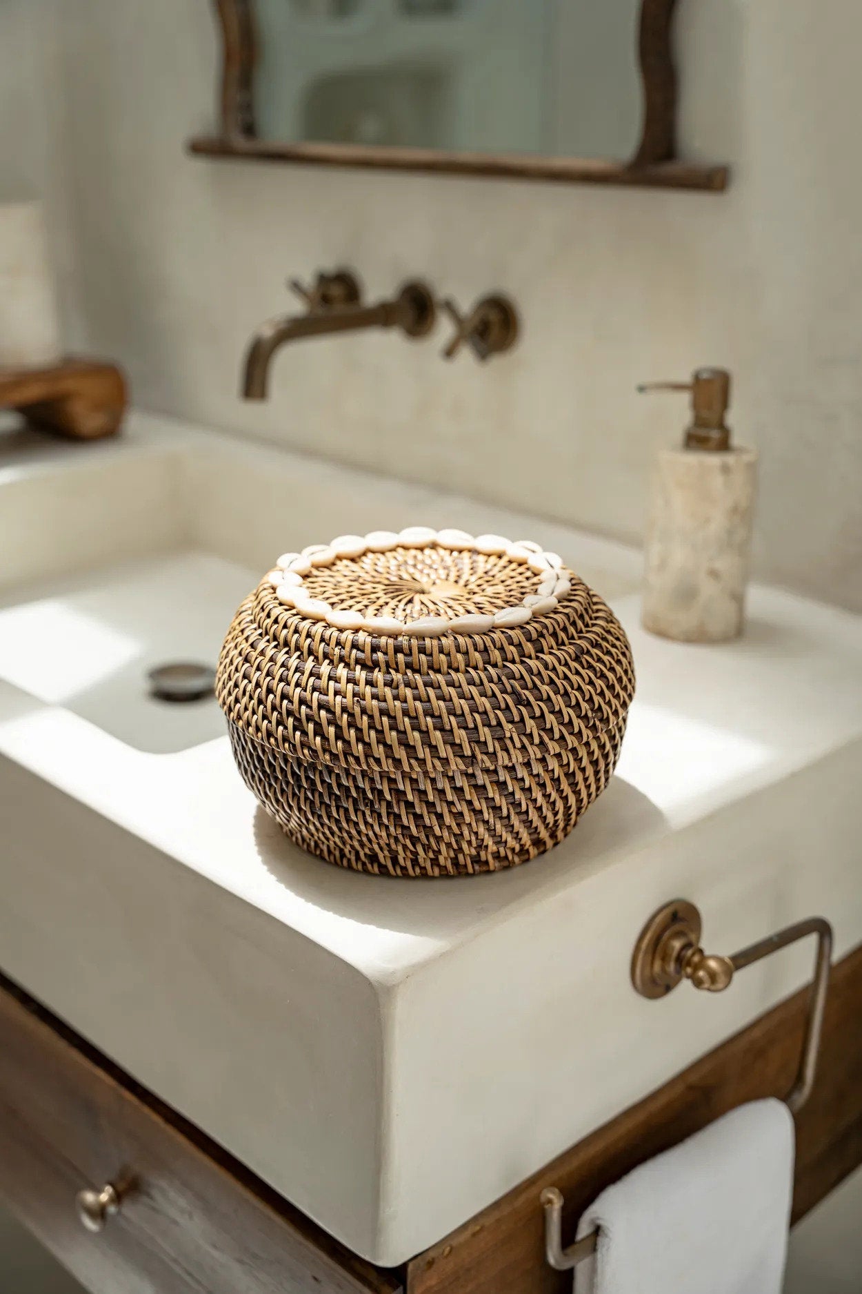 The Colonial Peek-a-Boo Basket - Small