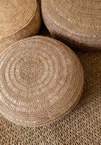 Zitpoef Nala – handgeweven zeegras in naturel
