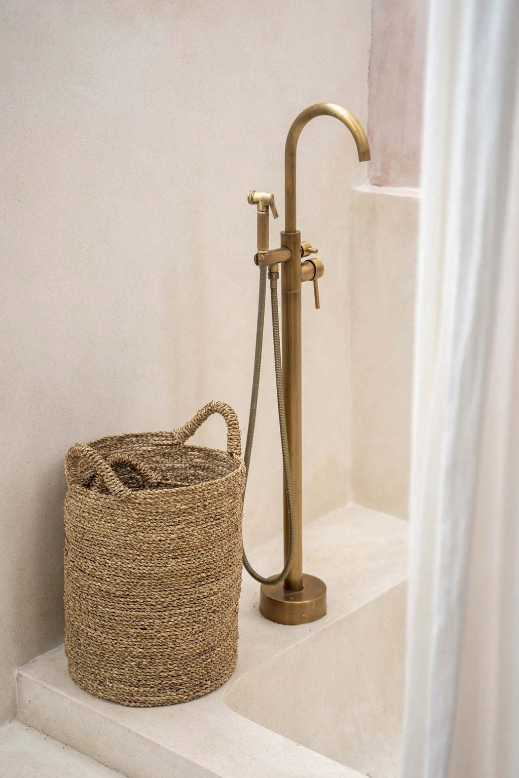 Mand De Sensity – handgeweven zeegras in natuurlijke tinten