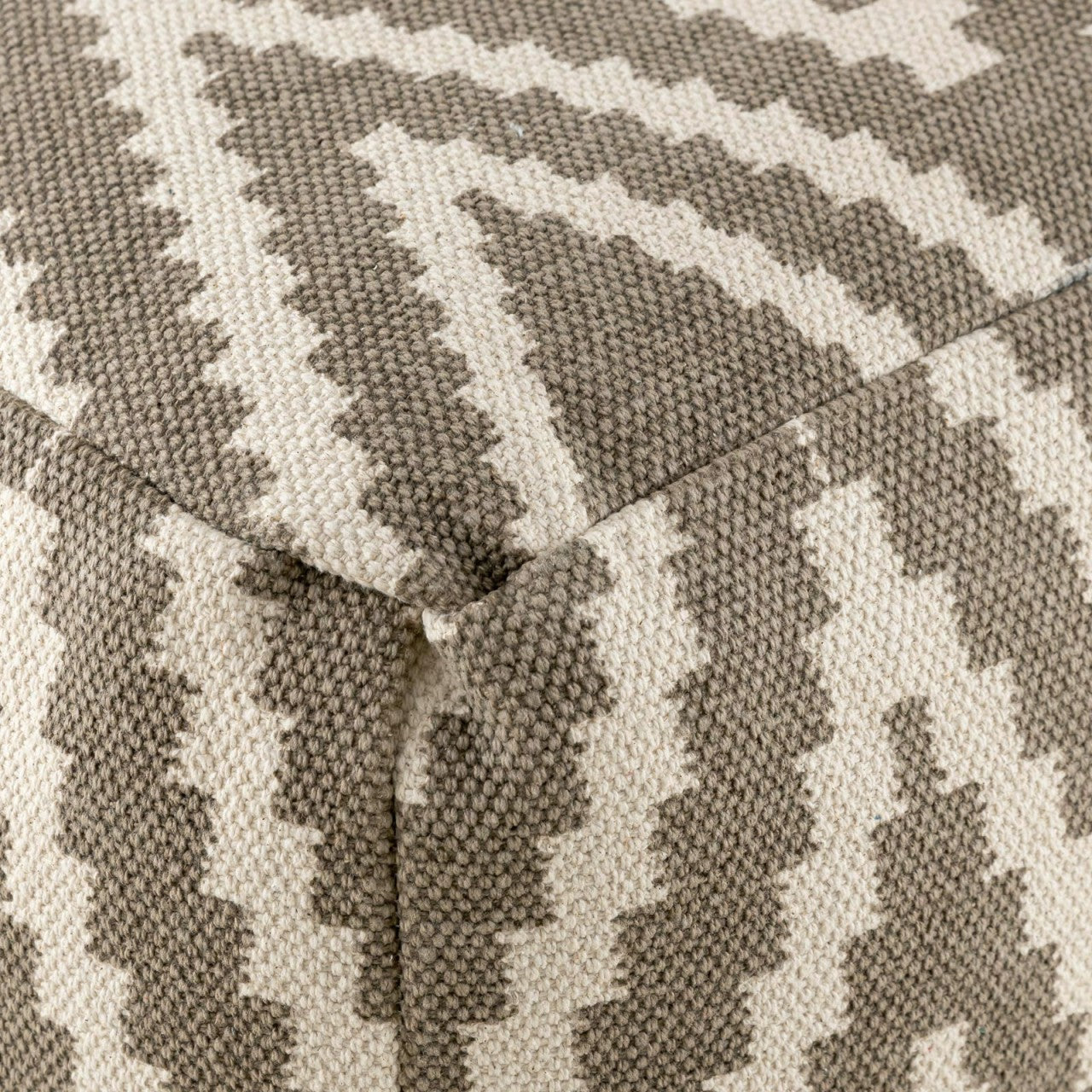 Zitpoef Fira – handgeweven katoen in zwart, taupe, geel en turquoise
