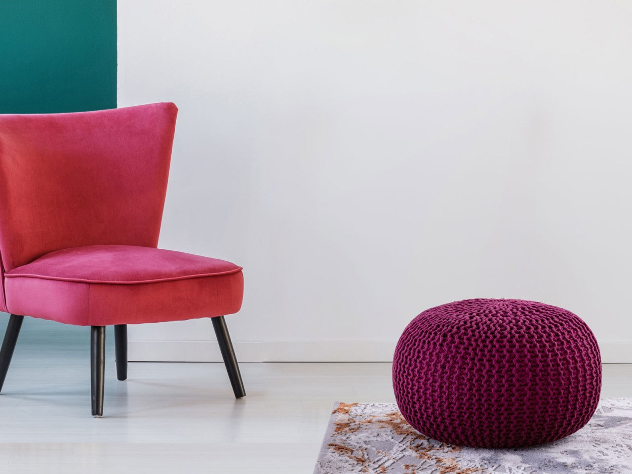 Zitpoef Premium – gebreide poef van gerecycled kunststof in luxe bordeaux