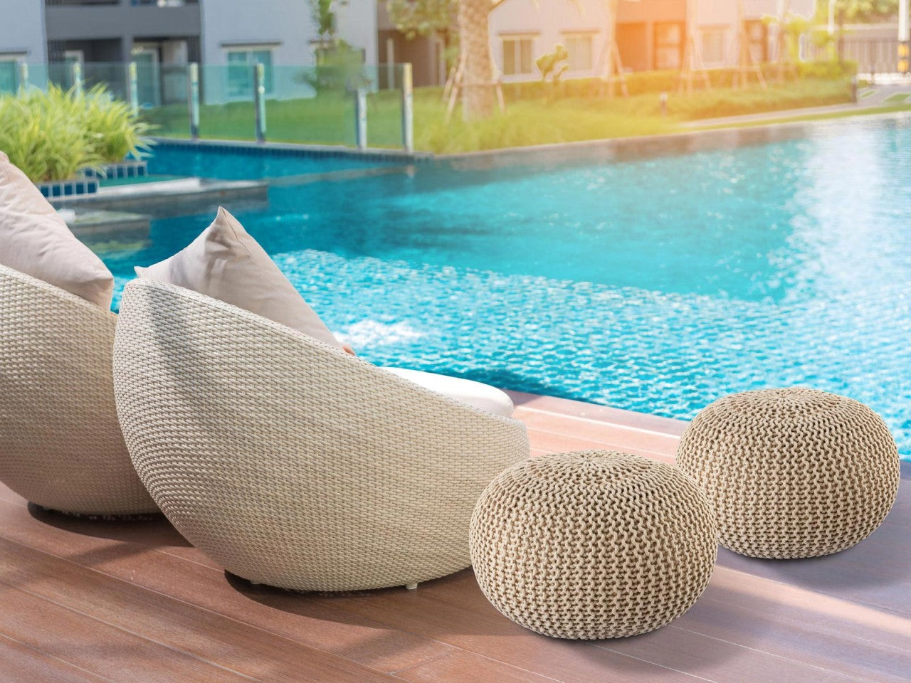 Luxe Pouf – knitted pouf made of recycled plastic in cream-colored sand