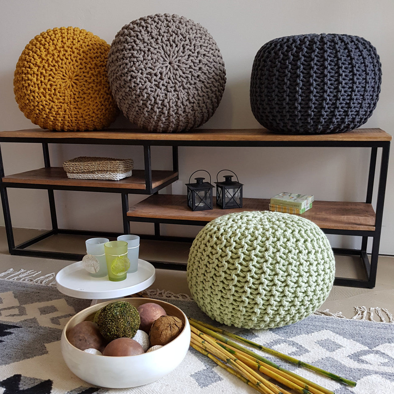 Strick pouf – chunky knit pouf in dark gray