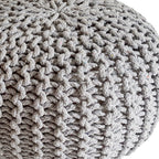 Zitpoef Strickhocker – handgebreide poef in lichtgrijs
