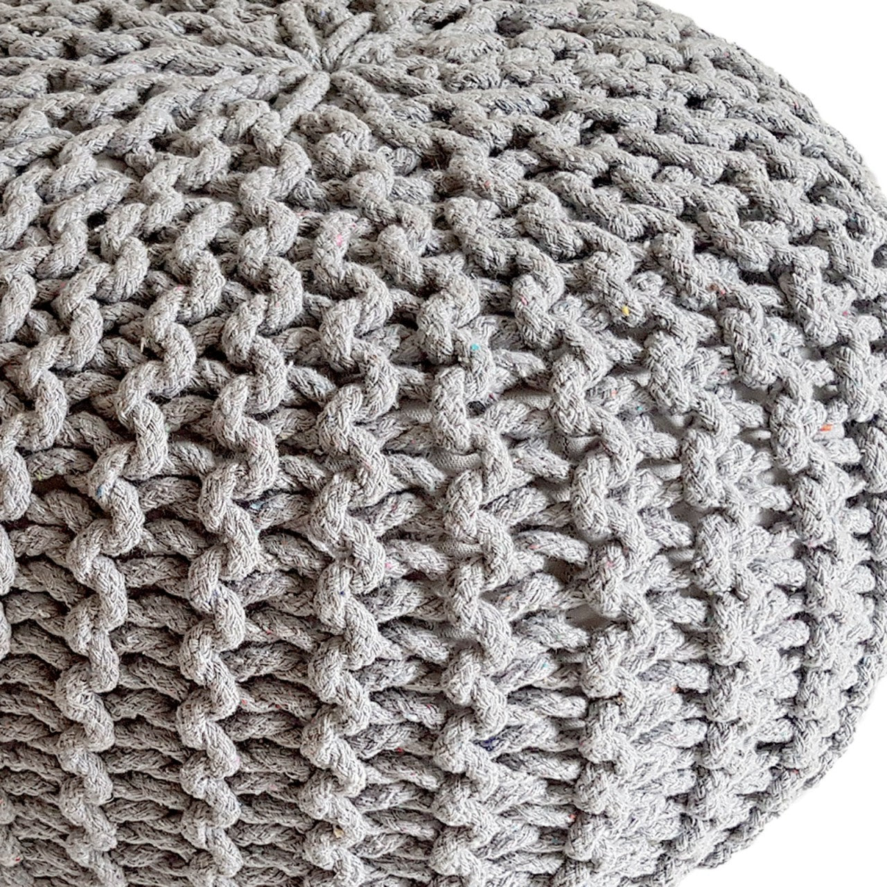 Strickhocker pouf – hand-knitted pouf in light gray