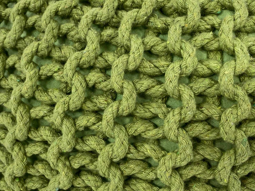 Zitpoef Strickhocker – grofgebreide pouf in levendige neonaccenten