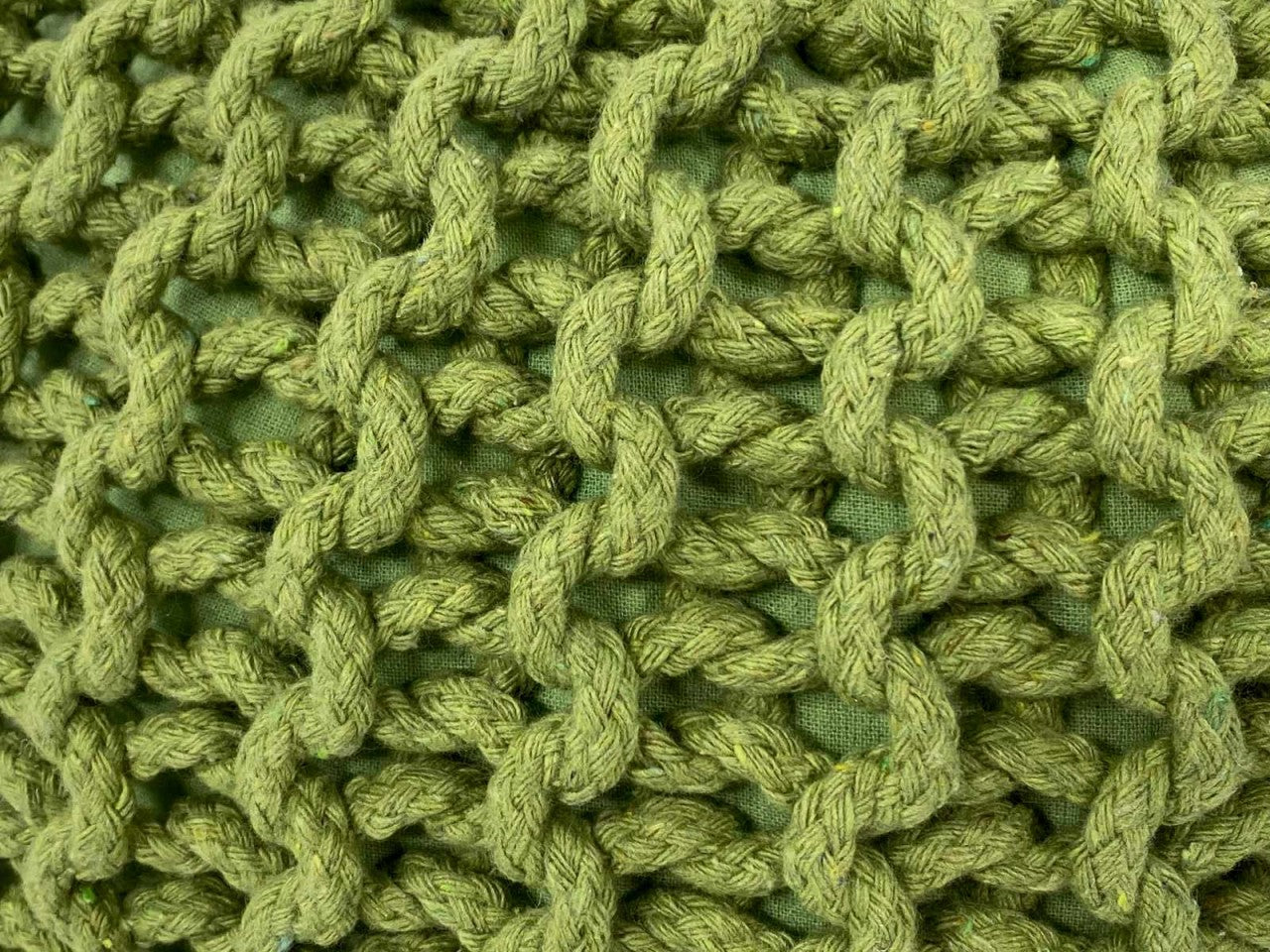Strickshocker pouf – chunky knit pouf in vibrant neon accents