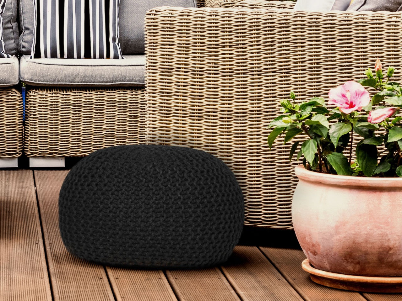 Mira pouf – knitted pouf made of recycled plastic in sparkling aqua
