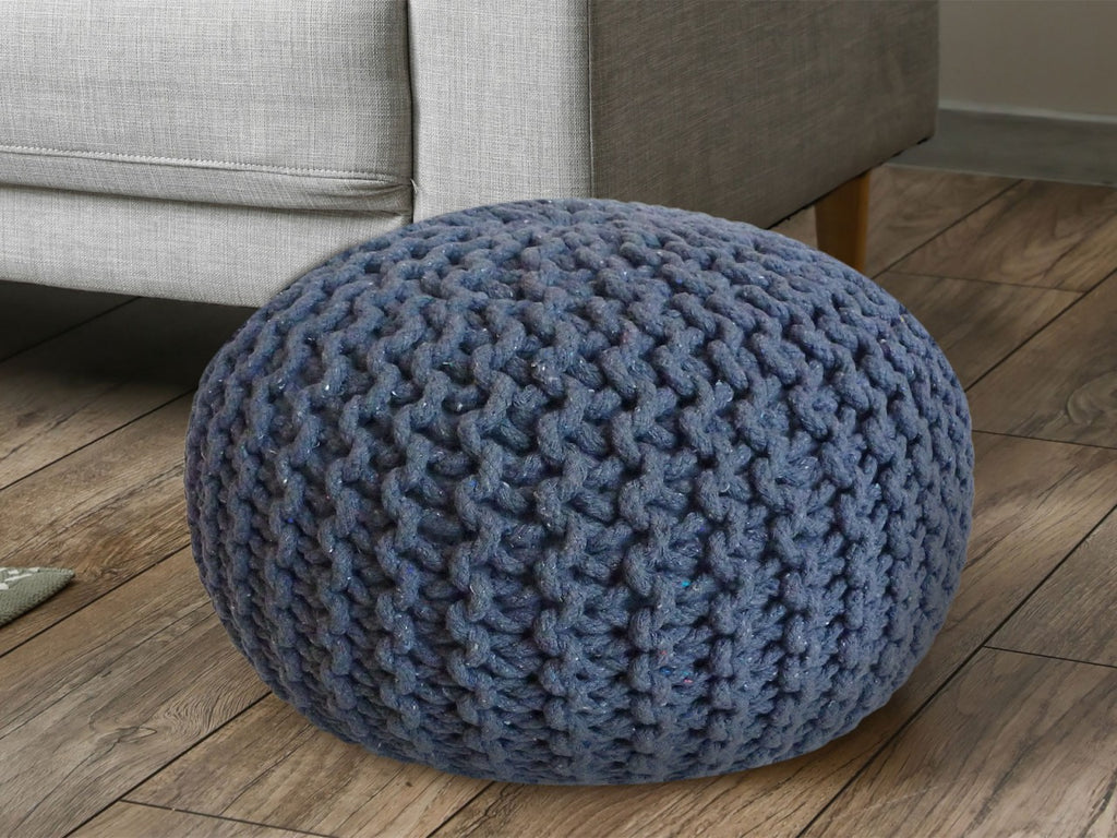 Zitpoef Nola – grofgebreide poef van gerecycled katoen in blauw