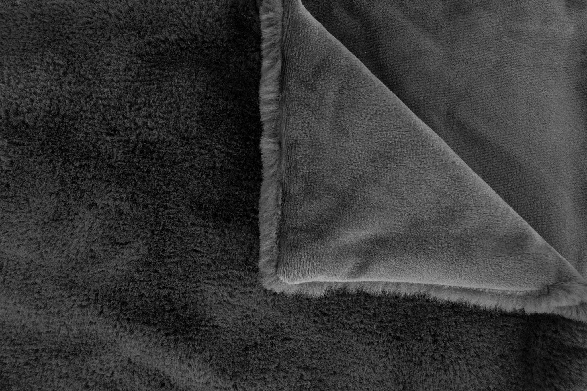 Aimee Pillow and Blanket Set – 2-Piece in Anthracite