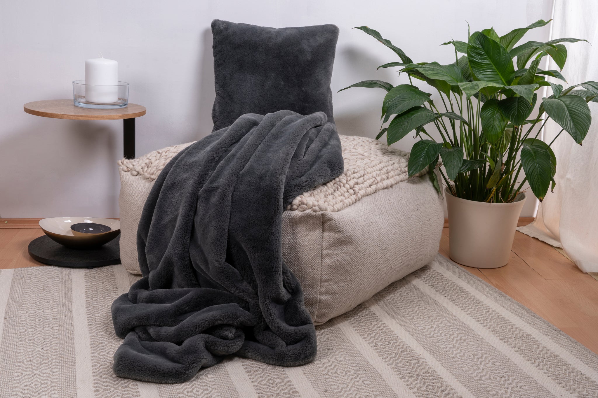 Aimee Pillow and Blanket Set – 2-Piece in Anthracite