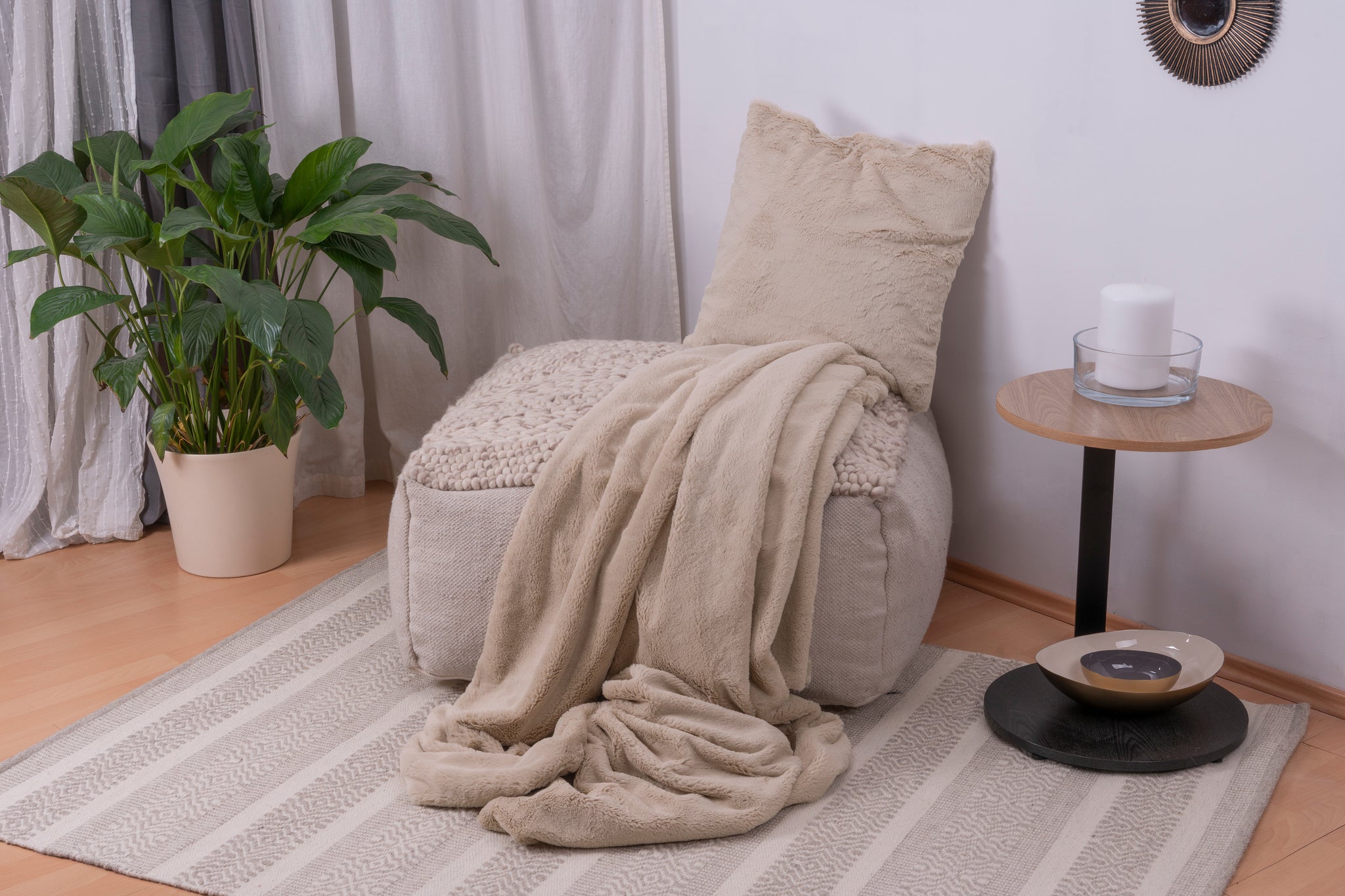 Aimee cushion and blanket set – 2-piece in cream