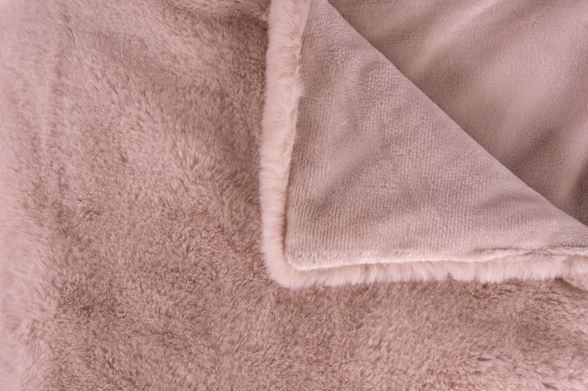Aimee Pillow and Blanket Set – 2-Piece in Pink