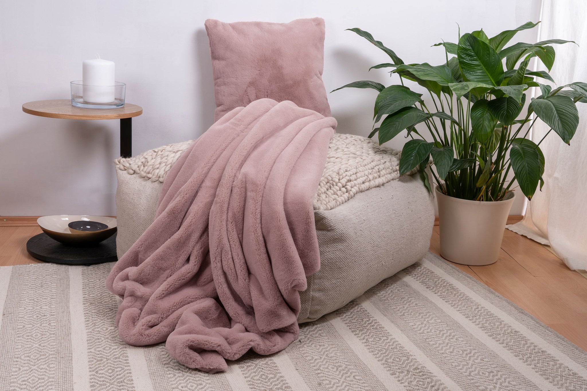 Aimee Pillow and Blanket Set – 2-Piece in Pink