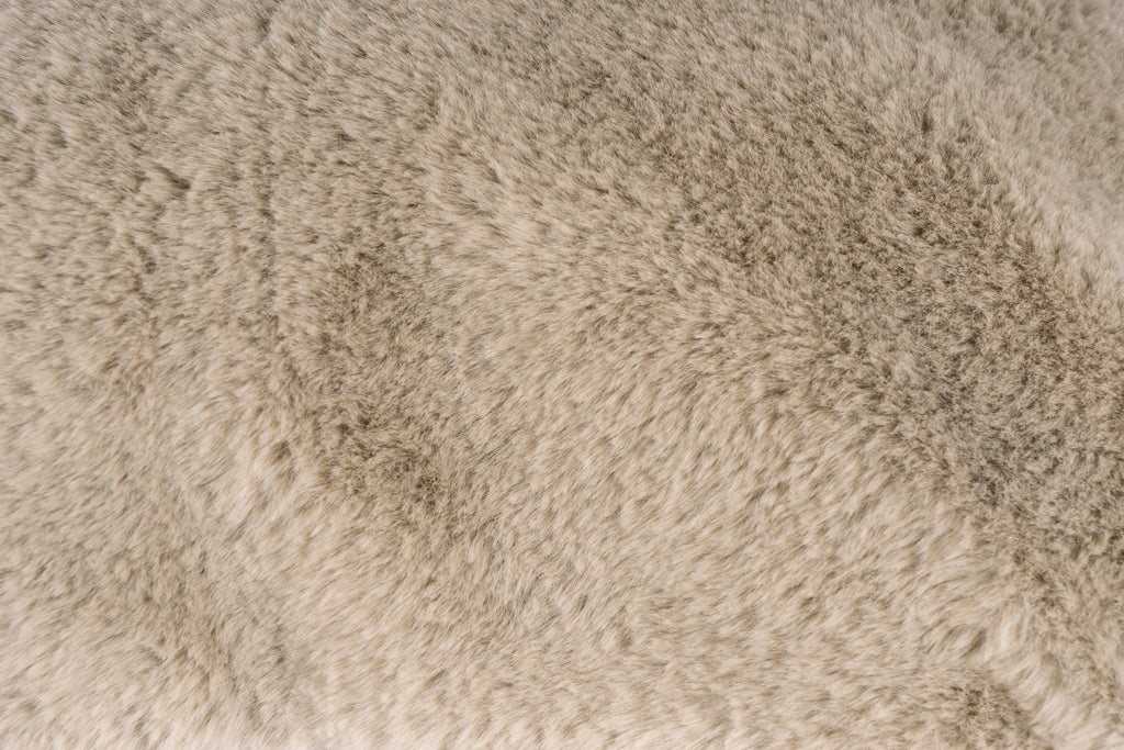 Aimee pillow and blanket set – 2-piece in taupe