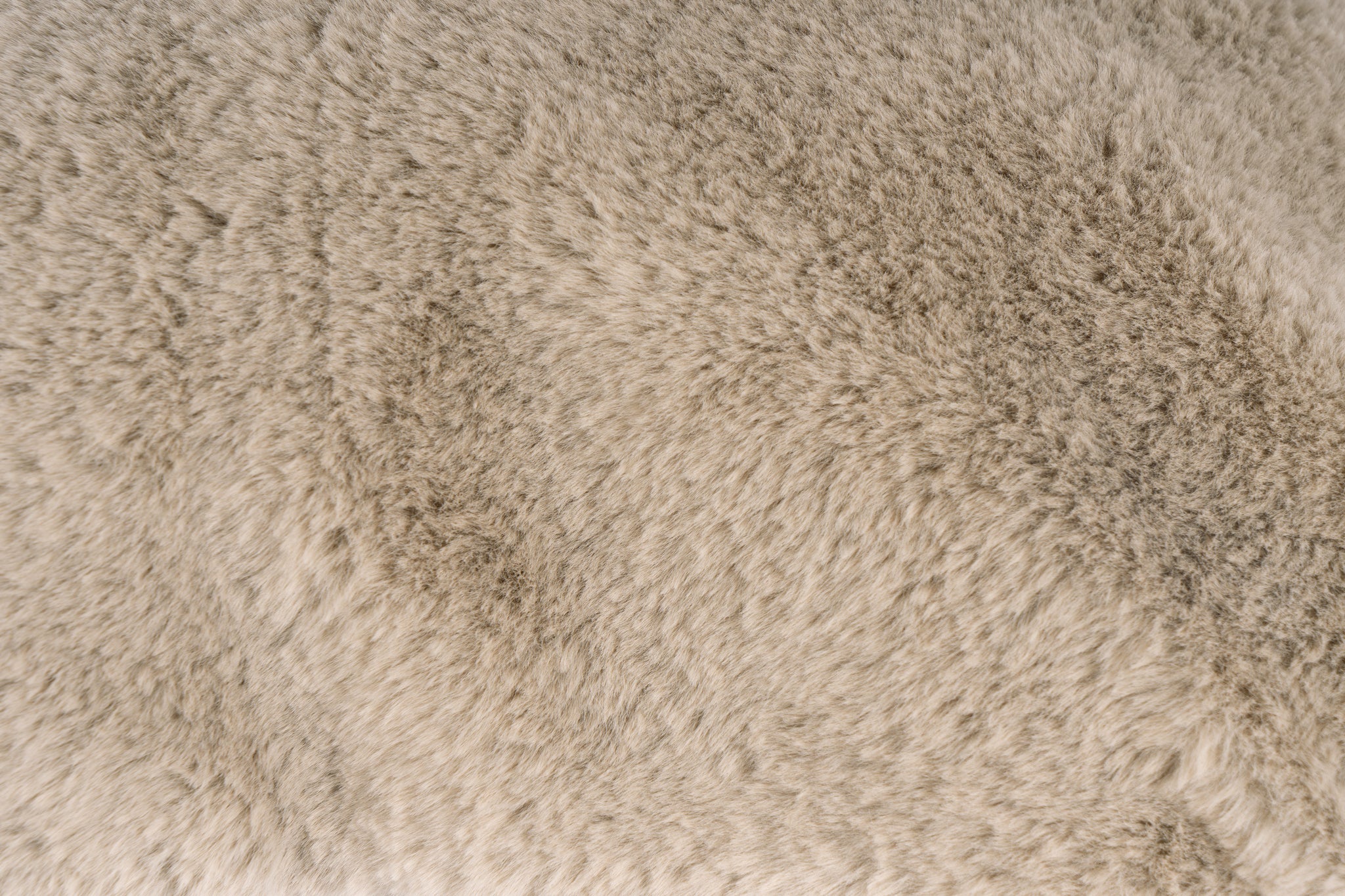 Aimee pillow and blanket set – 2-piece in taupe