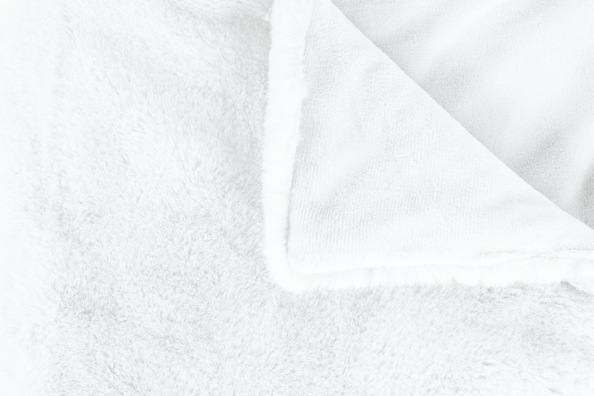 Aimee Pillow and Blanket Set – 2-Piece in White