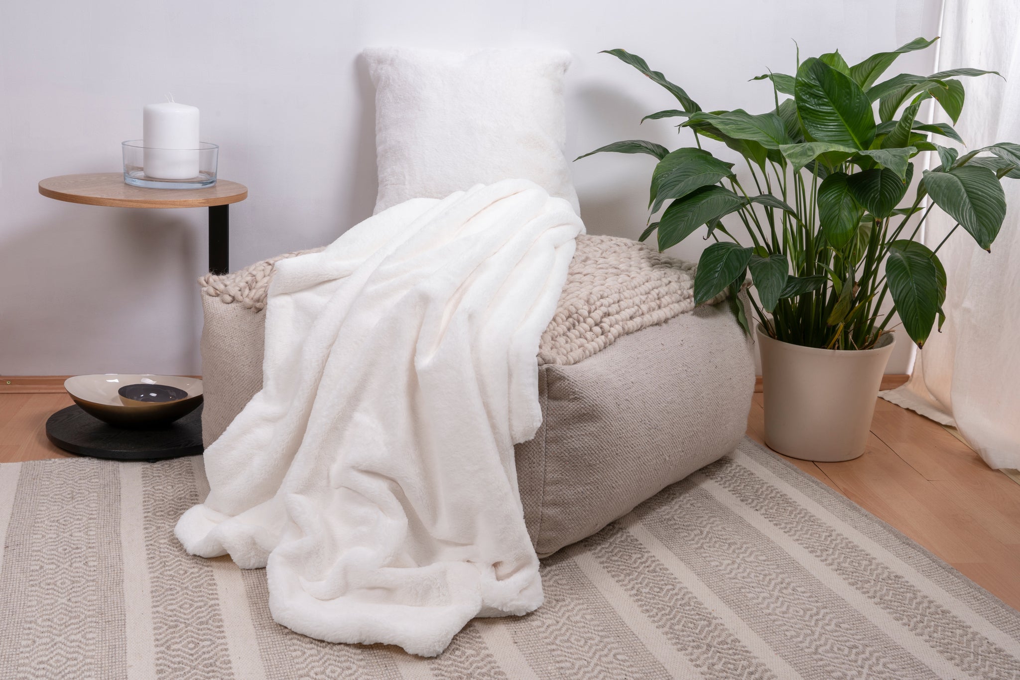 Aimee Pillow and Blanket Set – 2-Piece in White