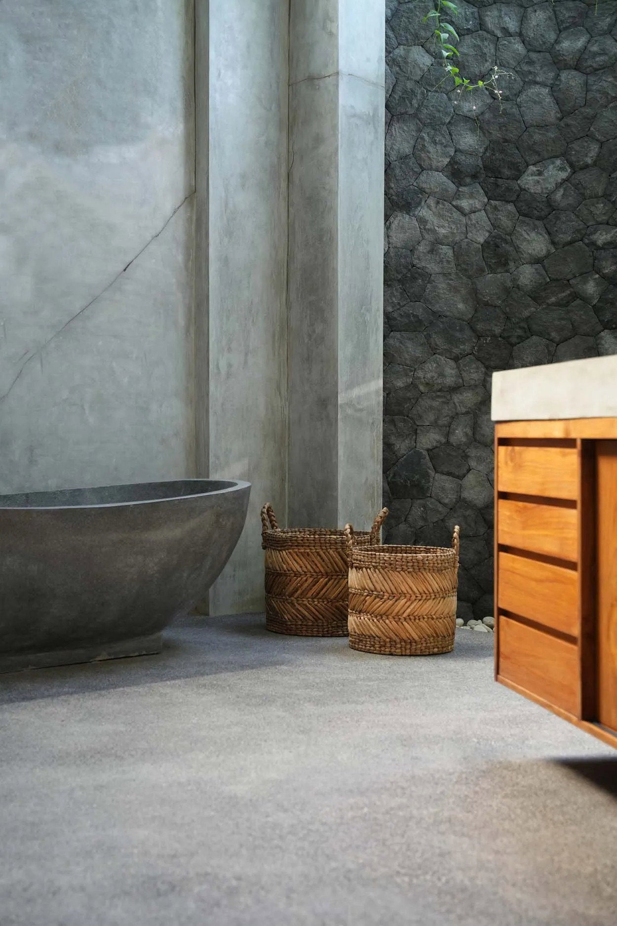 Mand Zigzag – handgevlochten bananenbladeren in natuurlijke tinten