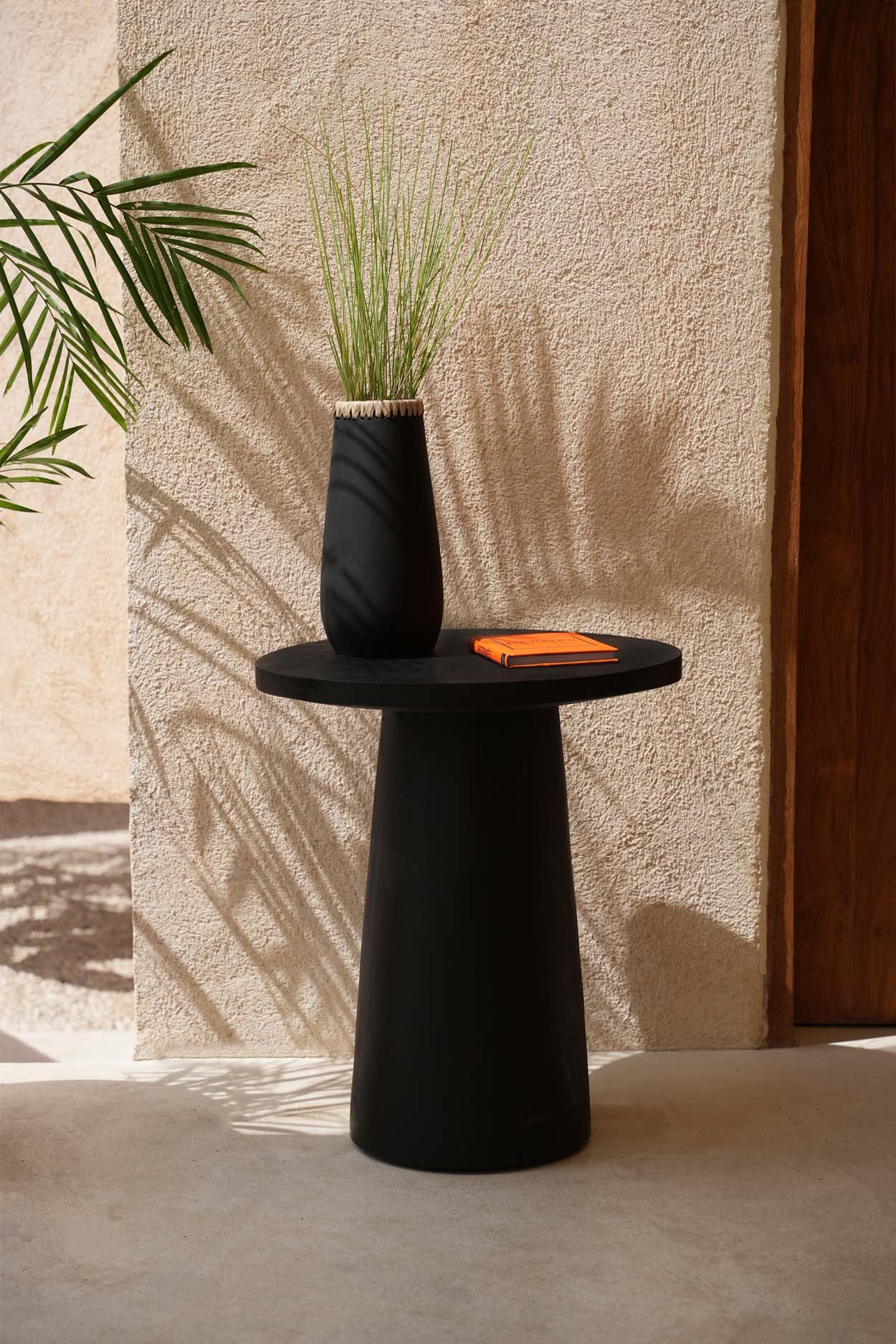 Vase Black Natural - terracotta with raffia details in black