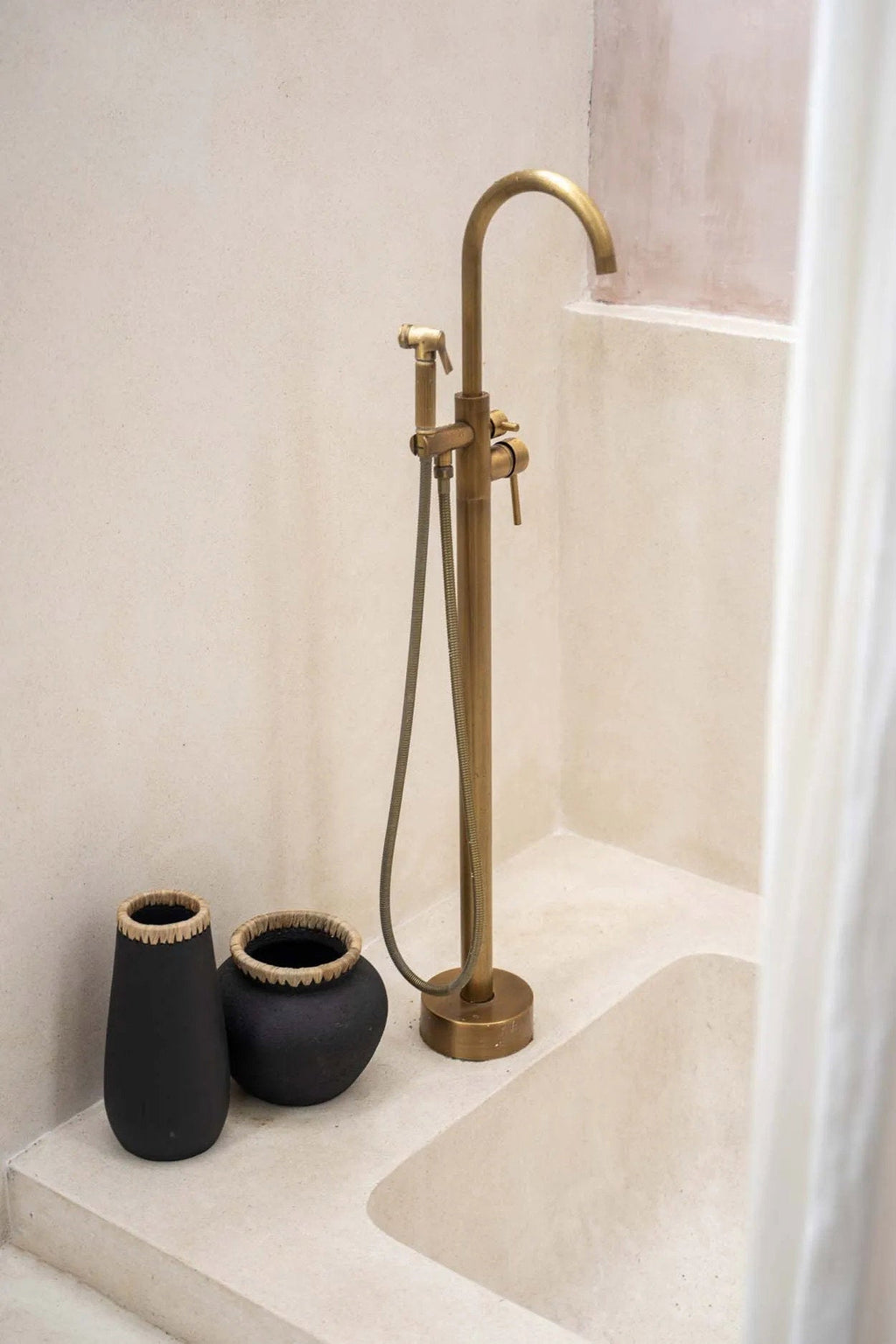 Vase Black Natural - terracotta with raffia details in black