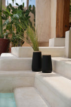 Sneaky vase – terracotta with raffia details in black