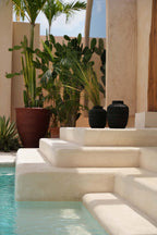 Vaas Peaky – terracotta in elegant zwart