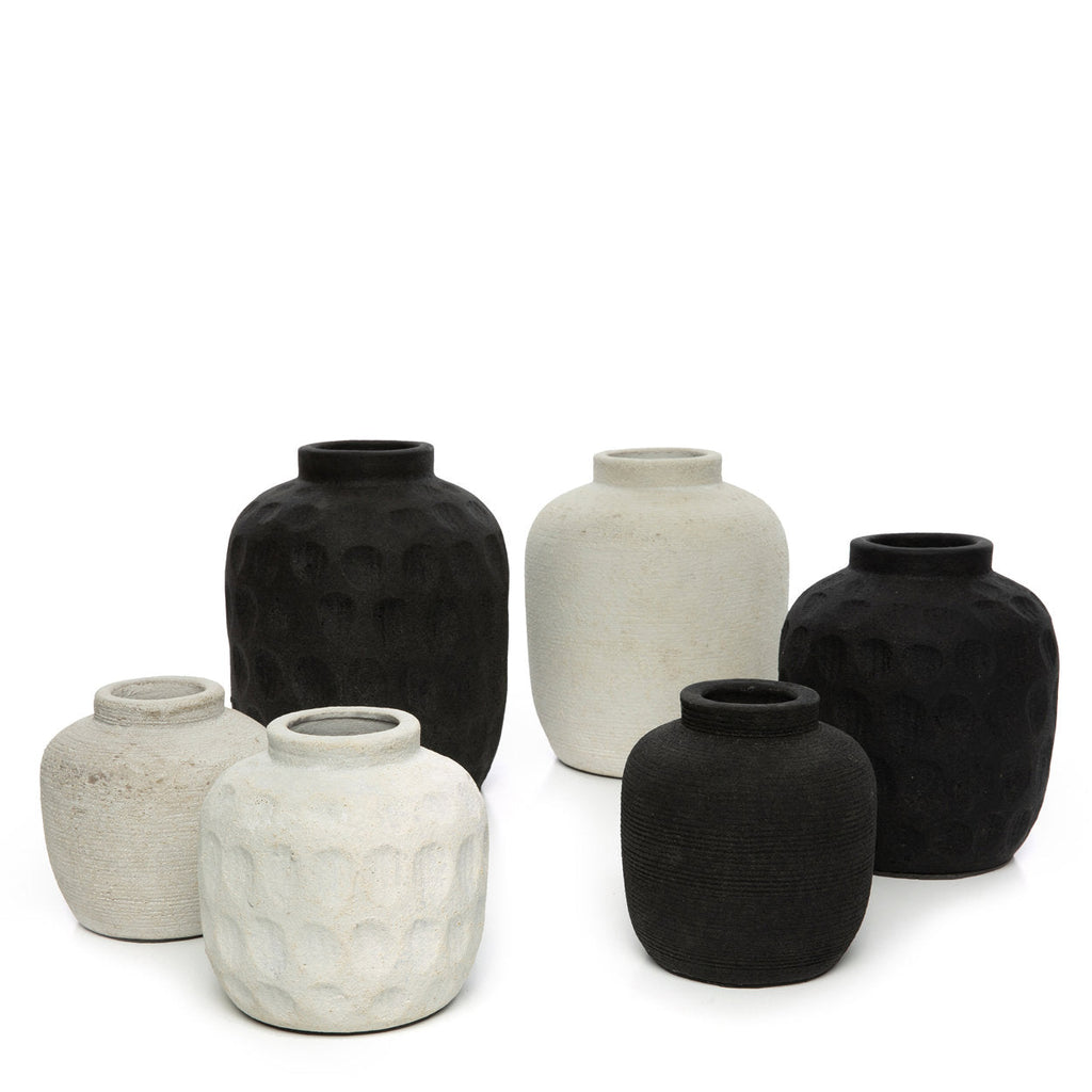 Peaky Vase – terracotta in black with elegant texture contrast