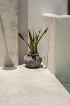 Vase Styly – terracotta artwork in antique gray with raffia detail