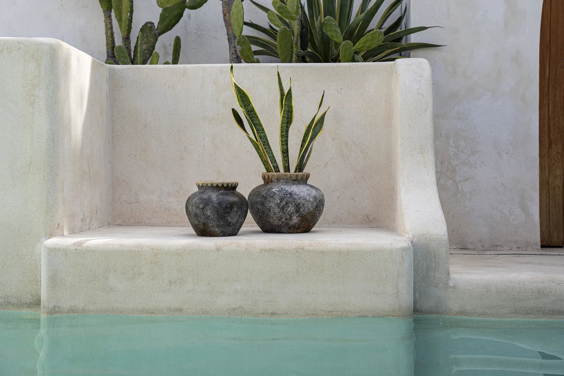 Antique Grey Vase – terracotta with raffia details in a rustic style