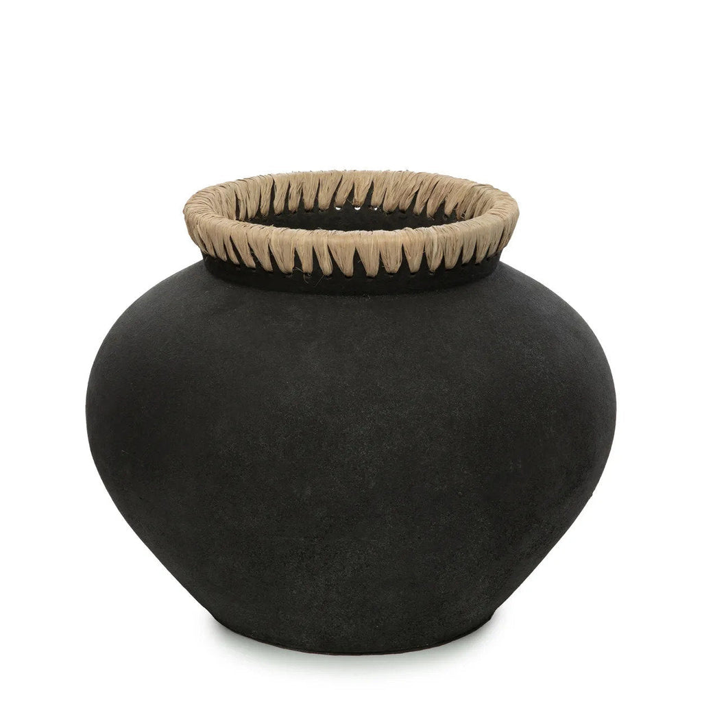 Vase De Styly – terracotta with raffia in black natural