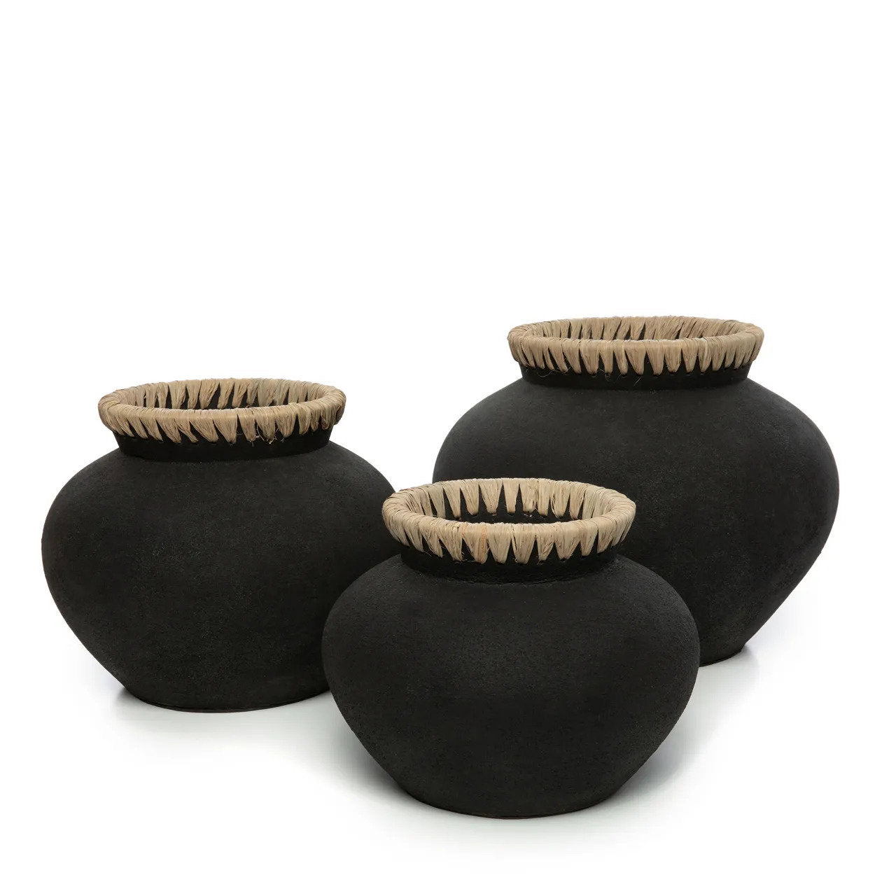 Vase De Styly – terracotta with raffia in black natural