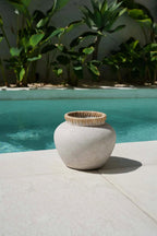 Vase Styly - terracotta with raffia in a natural shade