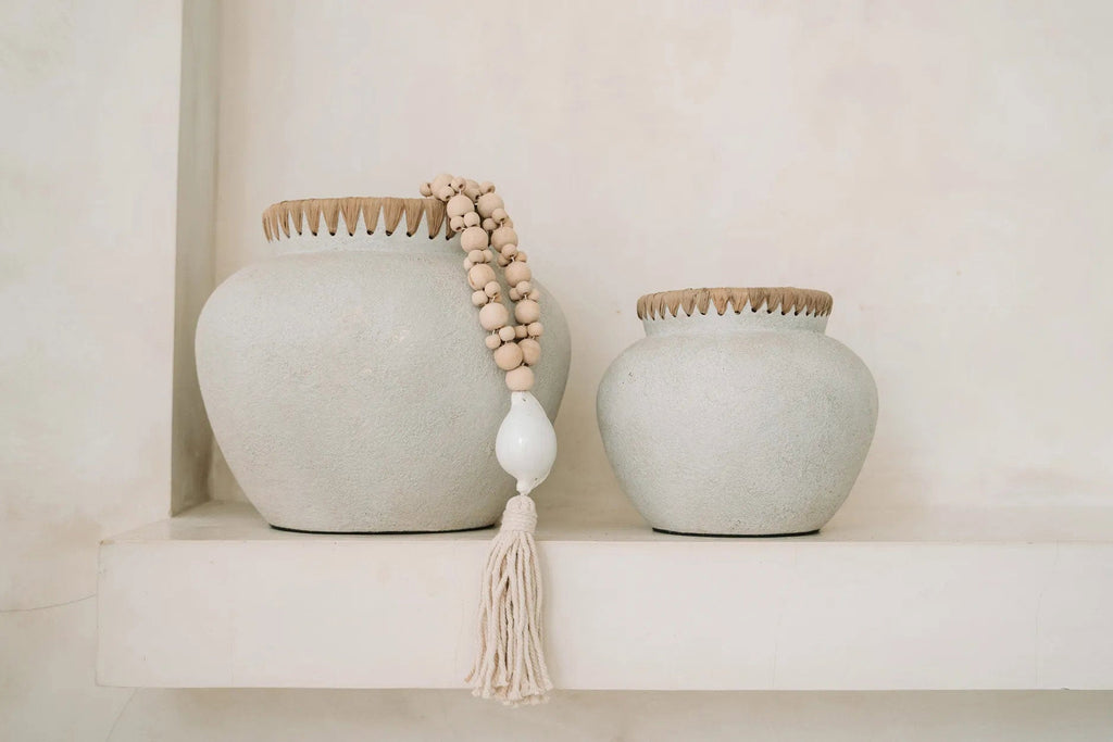 Vase Styly - terracotta with raffia in a natural shade