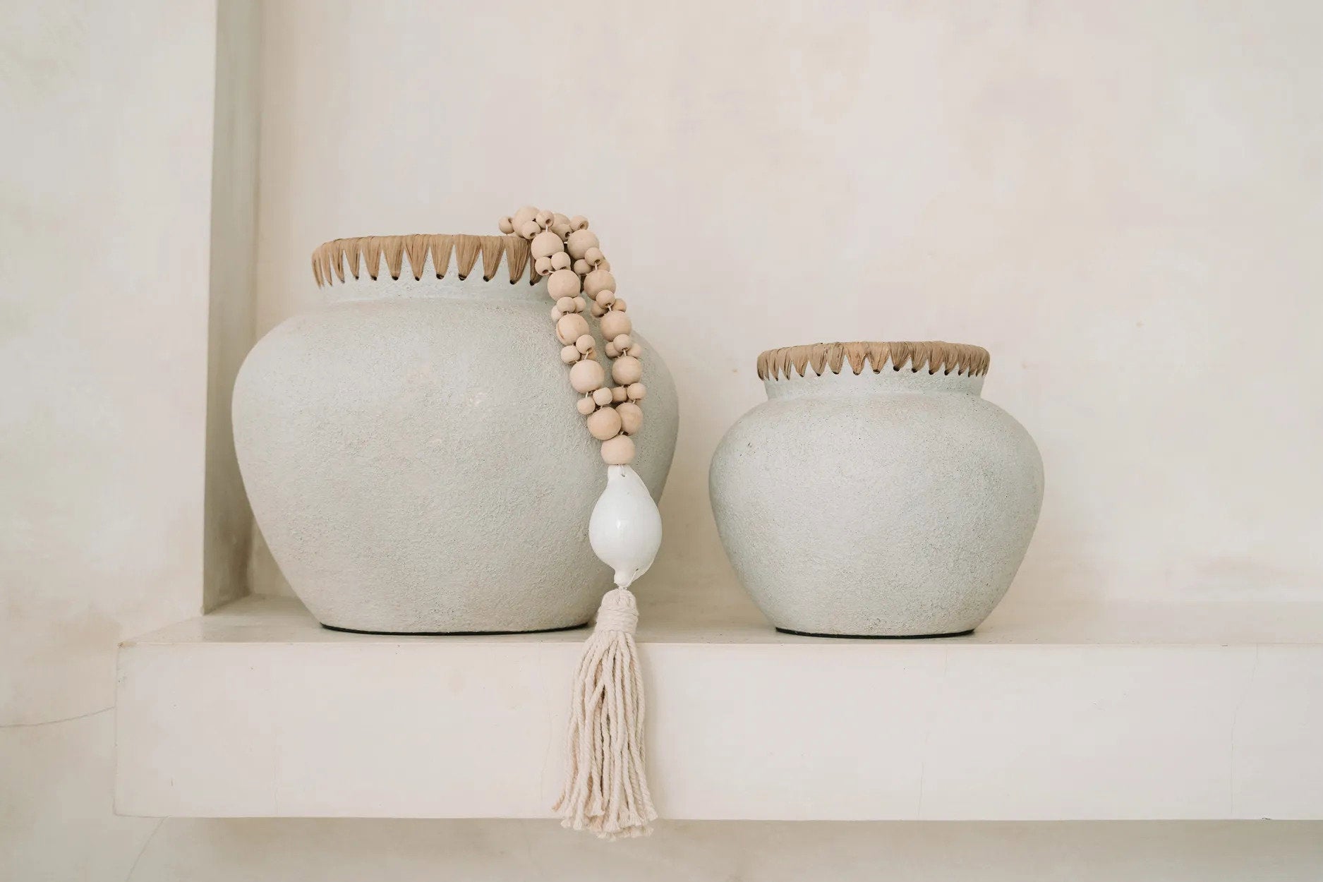 Vase Styly - terracotta with raffia in a natural shade