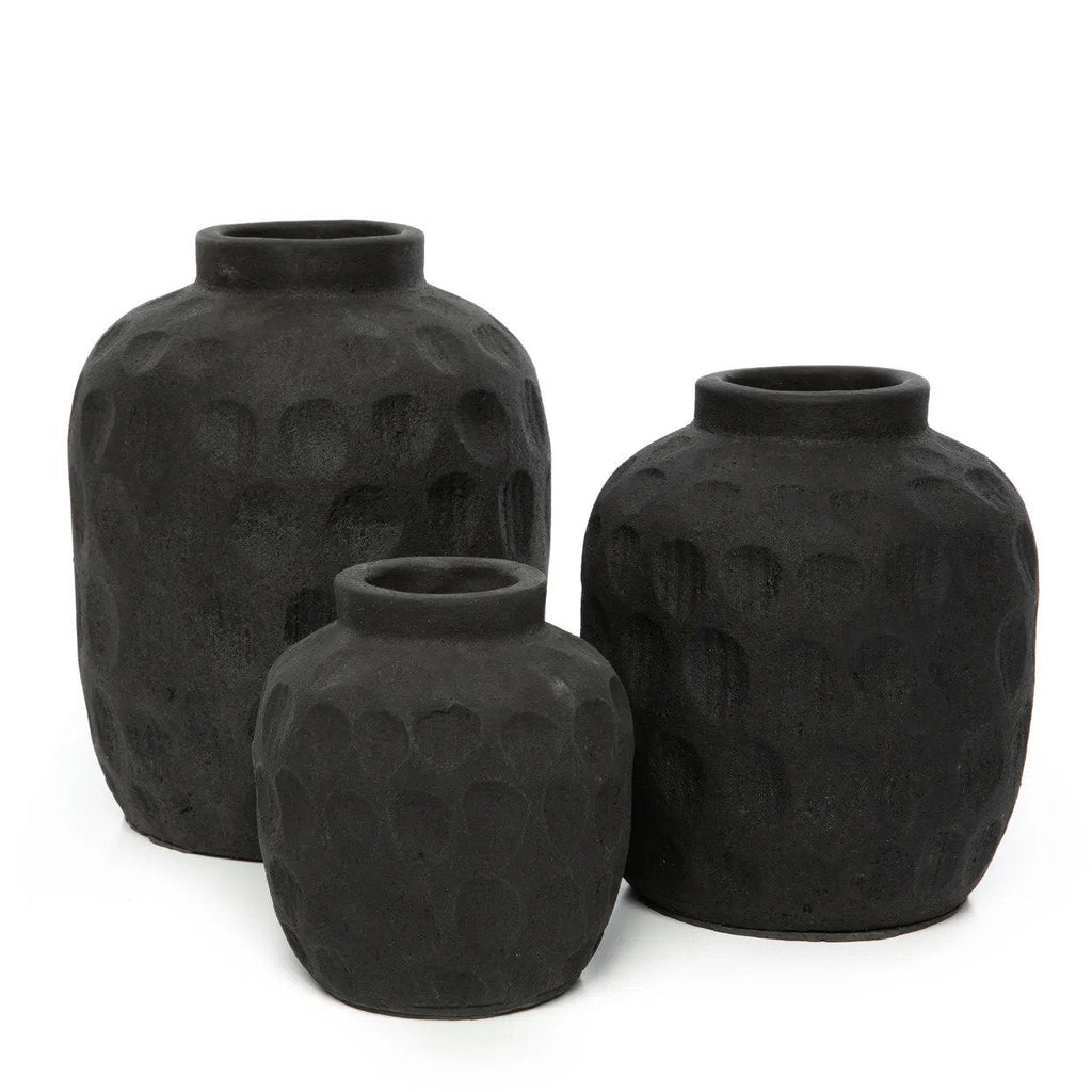 Trendy vase – black terracotta design for dried flowers