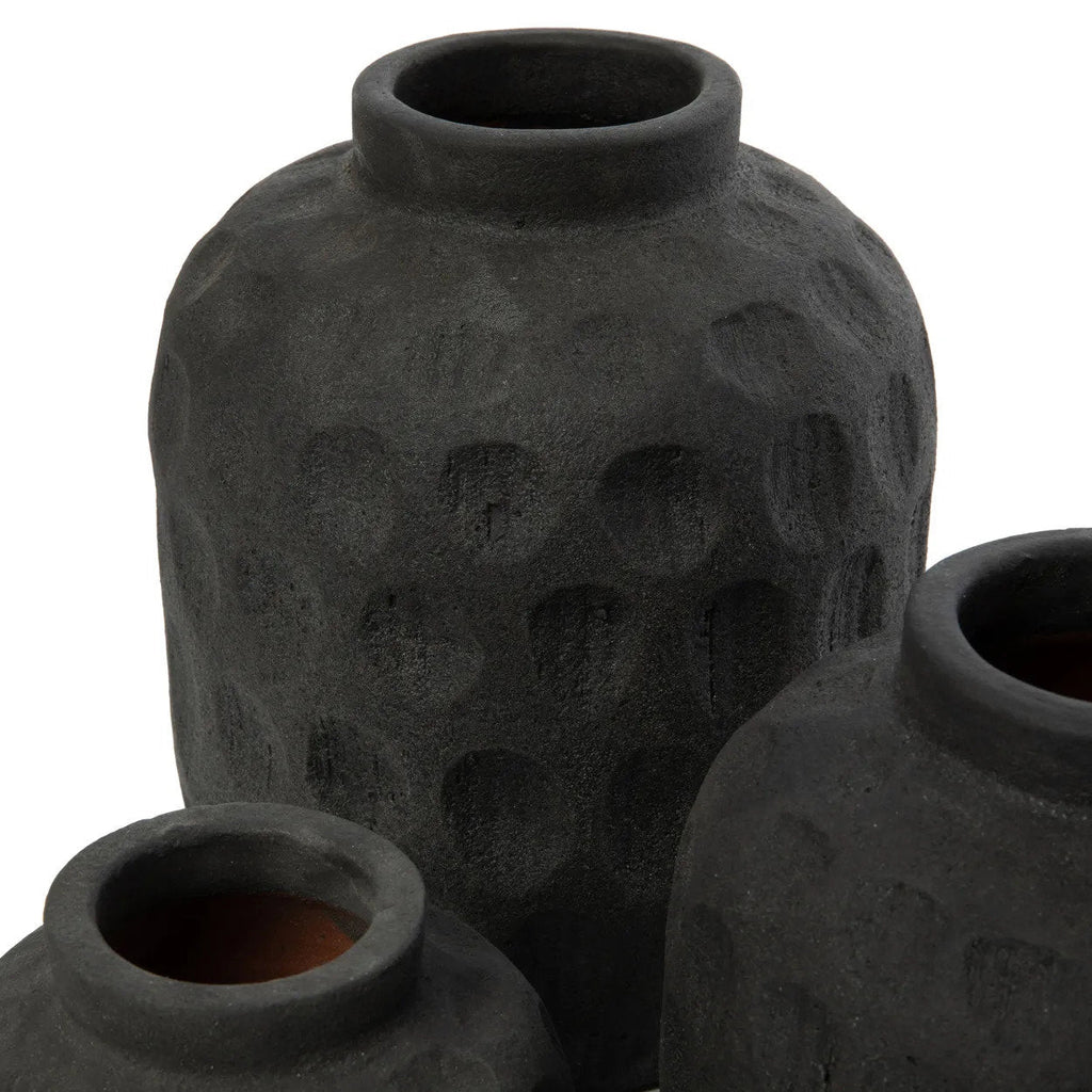 Trendy vase – black terracotta design for dried flowers