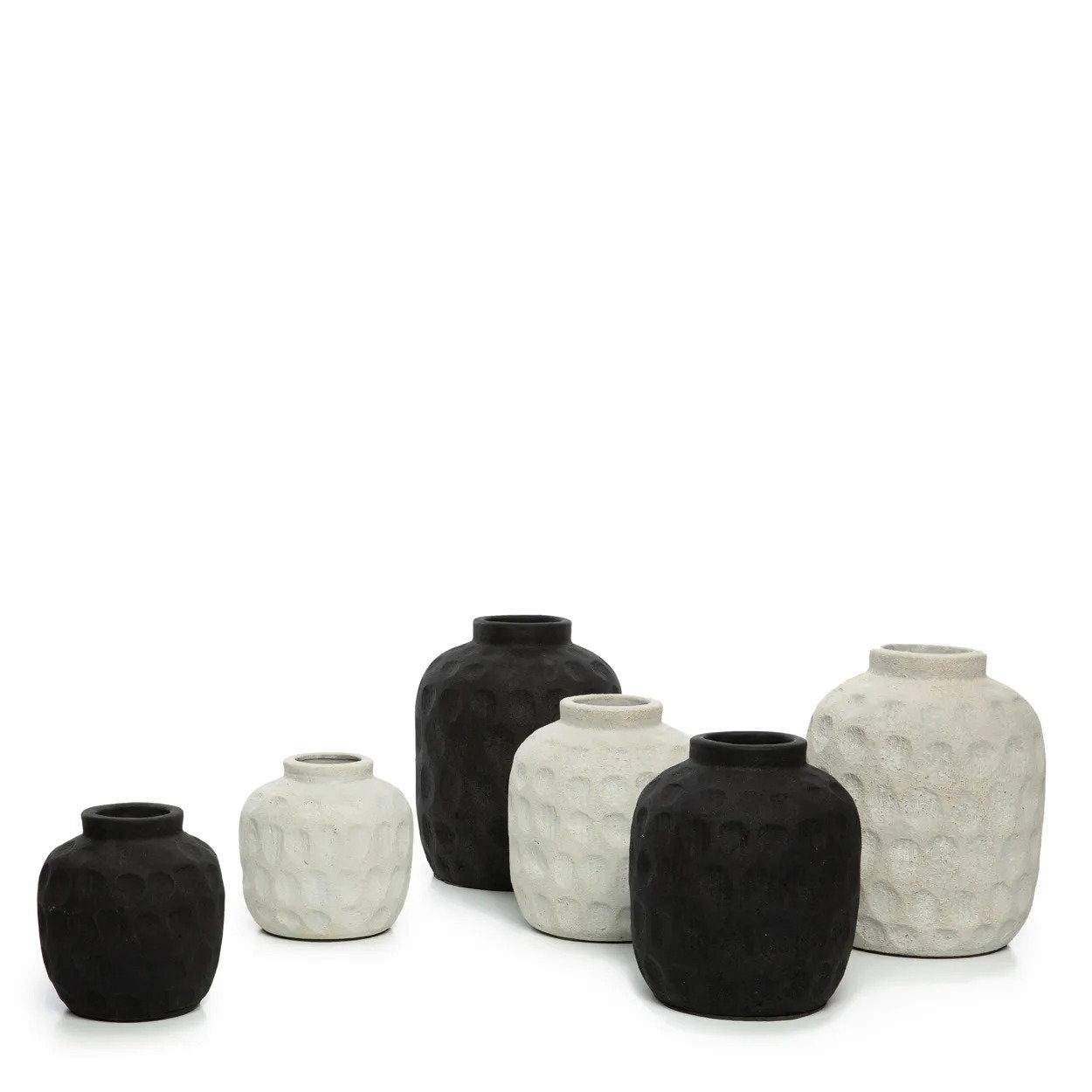 Trendy vase – black terracotta design for dried flowers