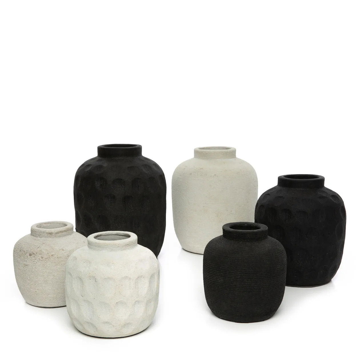 Trendy vase – black terracotta design for dried flowers