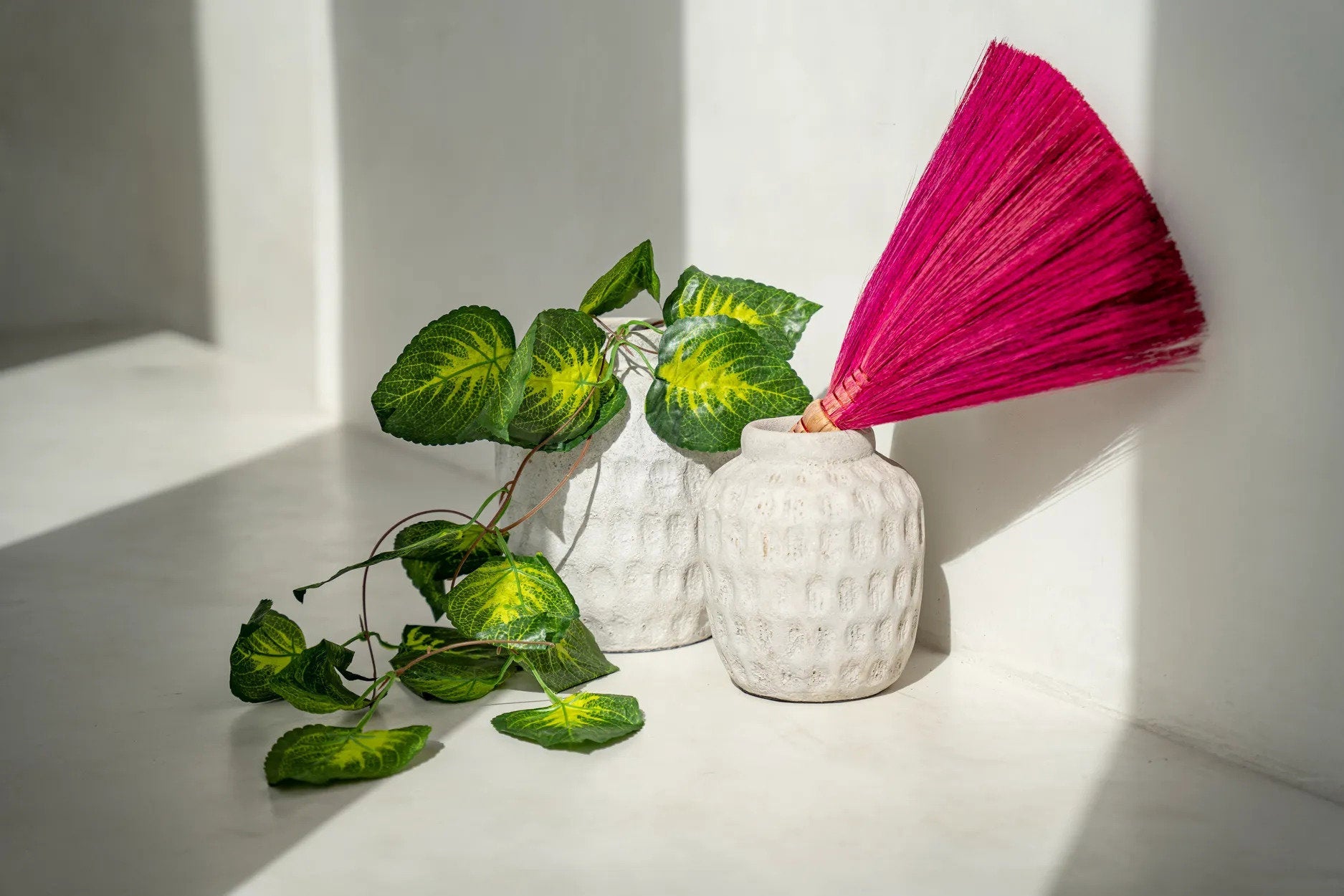 Trendy Vase – terracotta with a concrete look for dried flowers