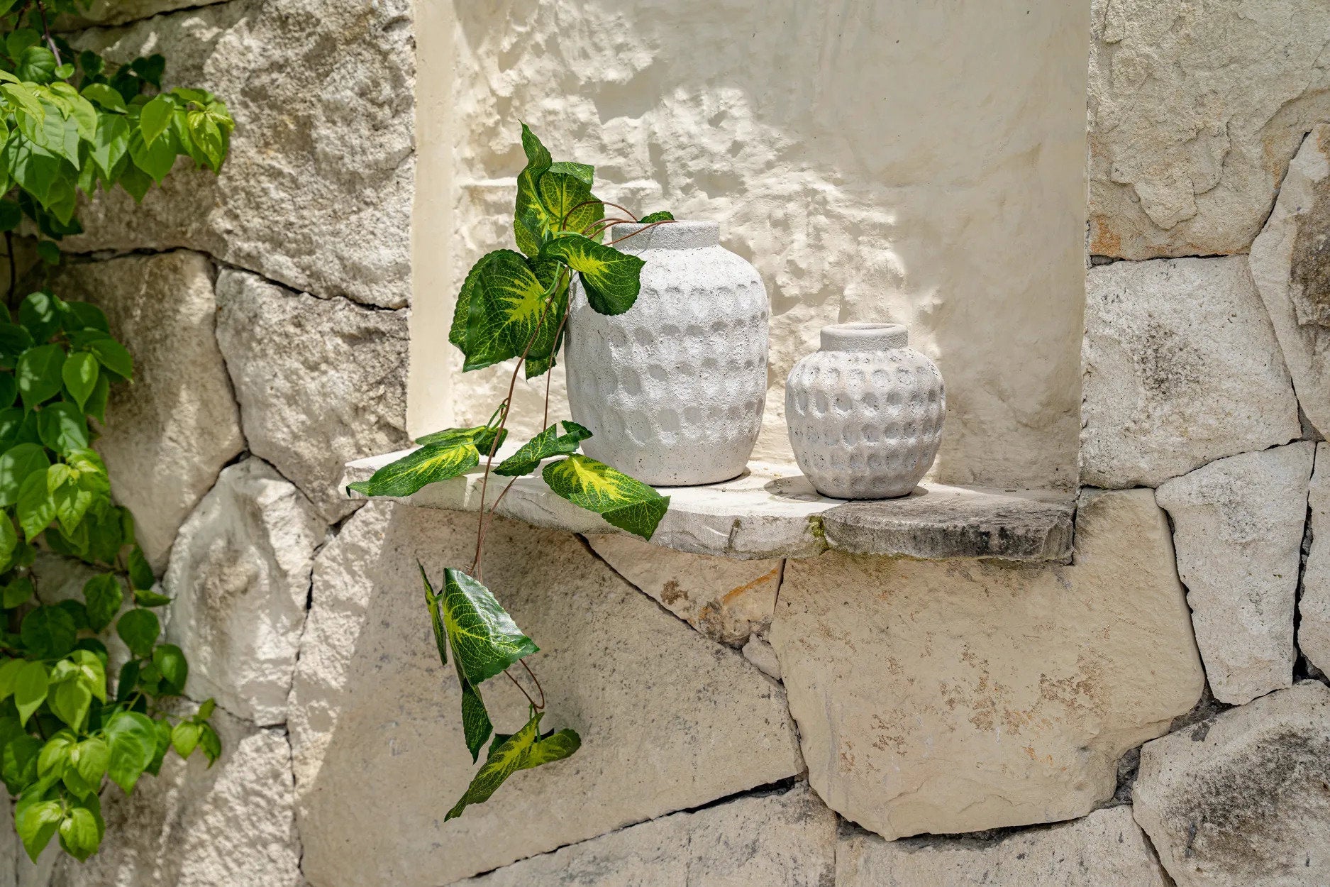 Trendy Vase – terracotta with a concrete look for dried flowers