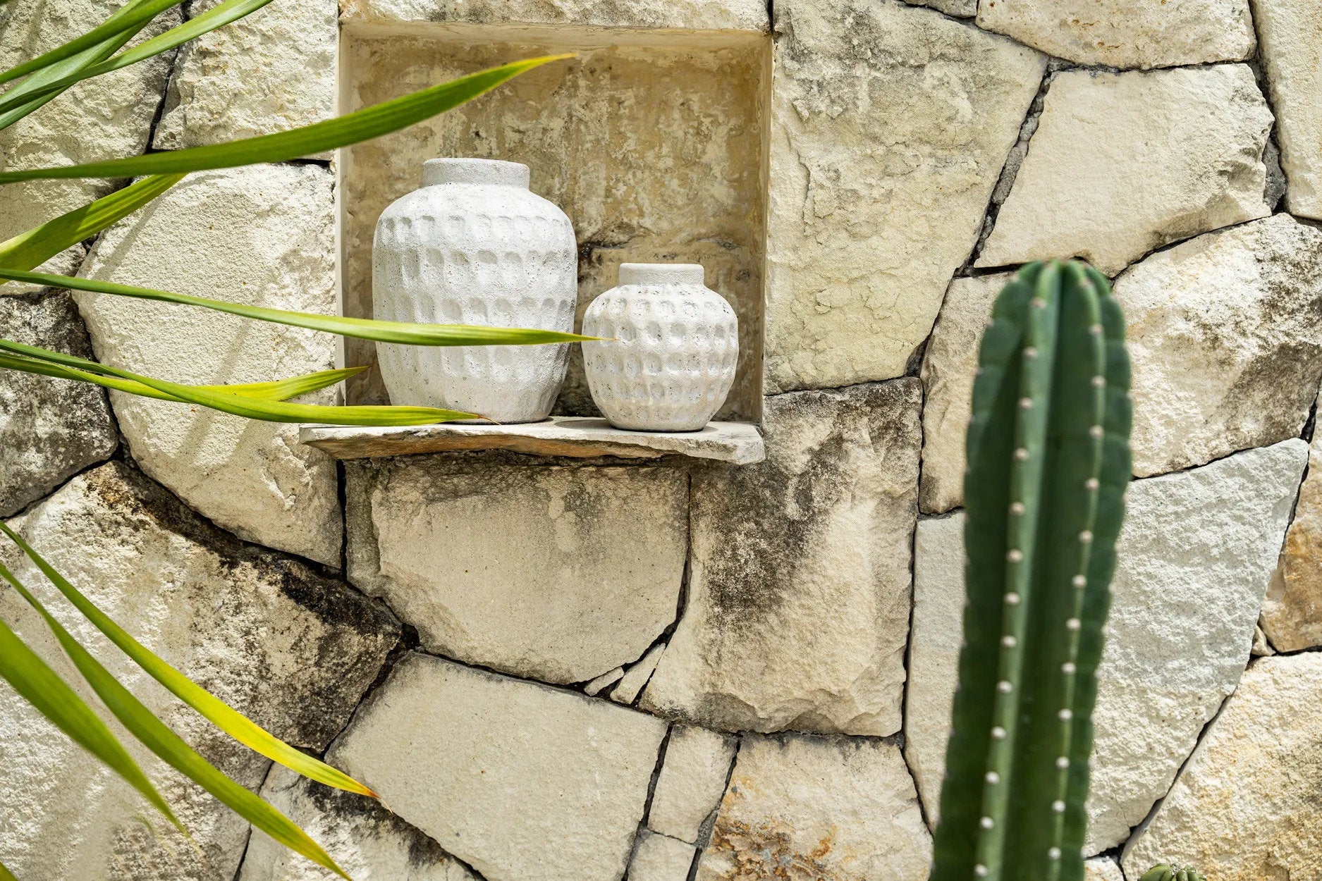 Trendy Vase – terracotta with a concrete look for dried flowers