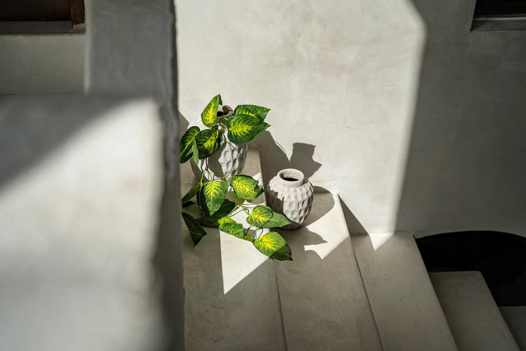 Trendy Vase – terracotta with a concrete look for dried flowers