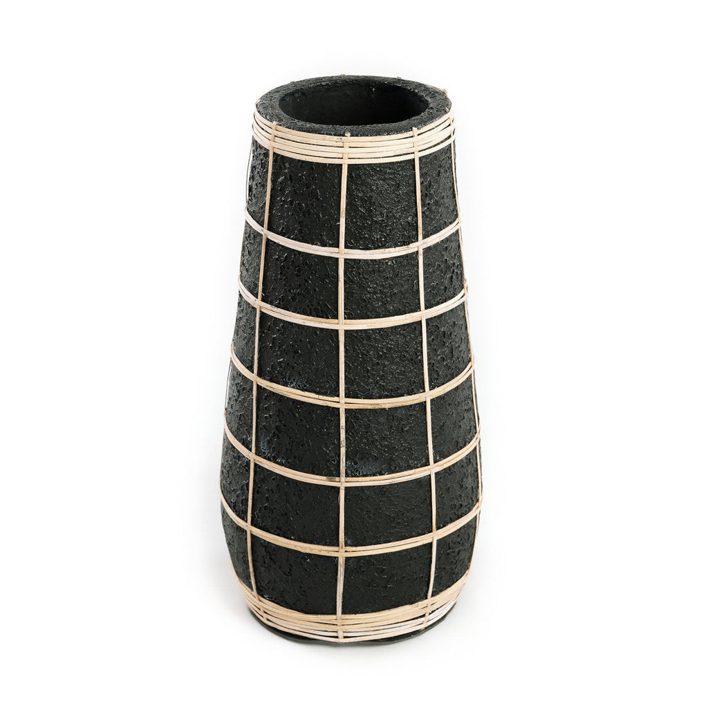 Vase Black Natural – terracotta and rattan with coastal charm