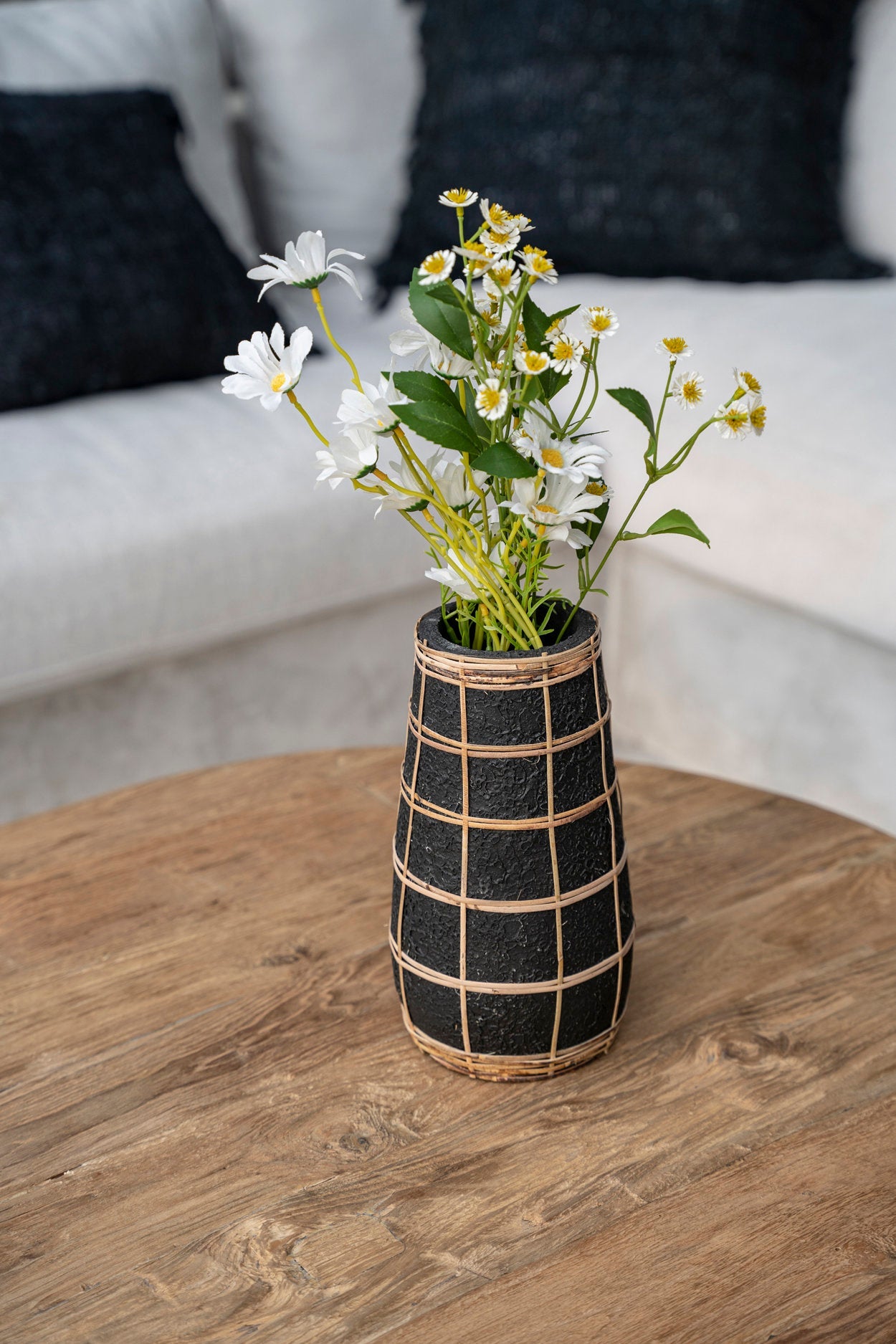 Vase Black Natural – terracotta and rattan with coastal charm